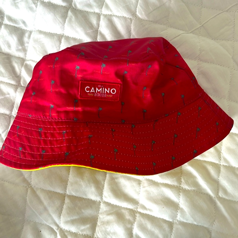 Like new CAMINO bucket HAT nice bright red